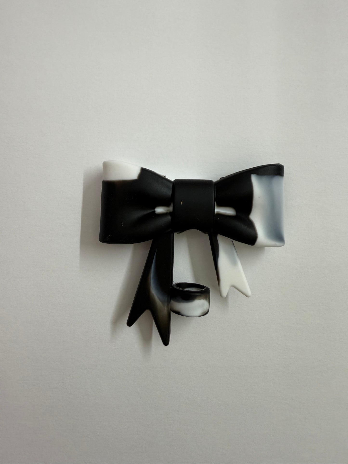 COQUETTE BOW SILICONE STRAW TOPPER