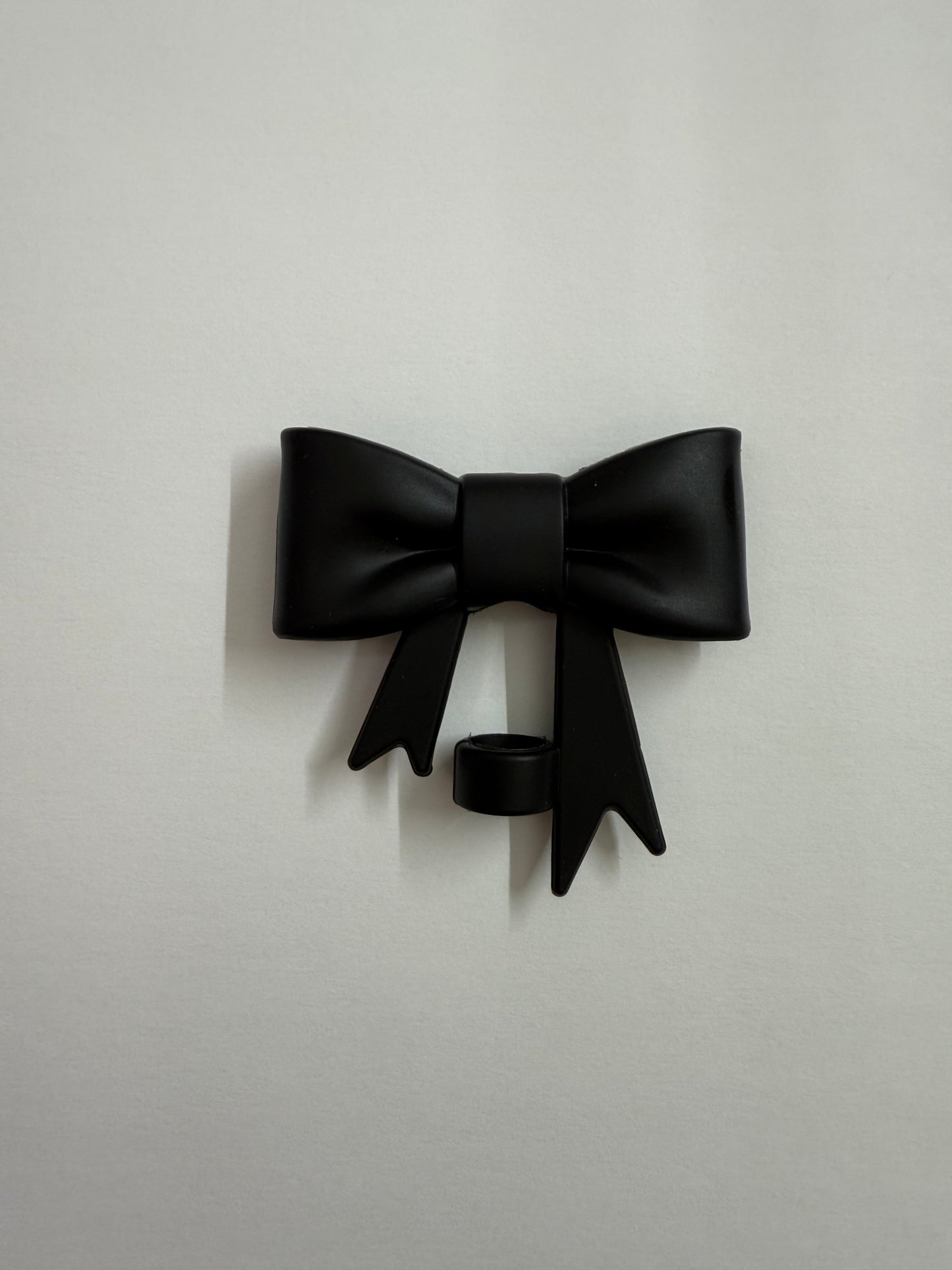 COQUETTE BOW SILICONE STRAW TOPPER